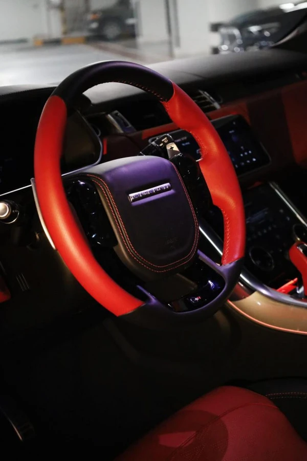 White Range Rover Sport SVR Photo 2